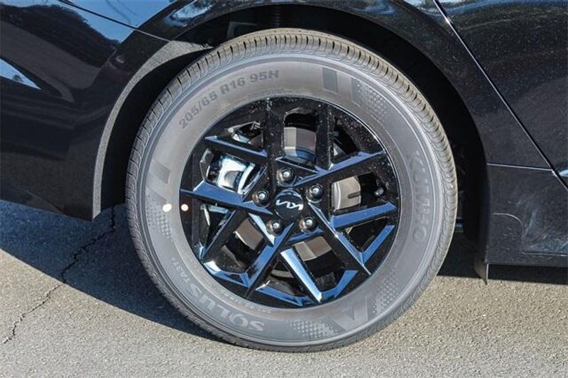 New 2025 Kia K5 LXSImage 19