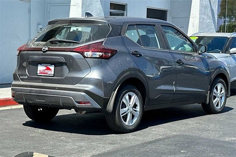 2024 Nissan Kicks SImage 3