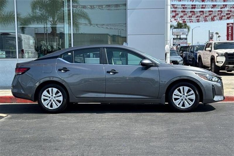New 2025 Nissan Sentra SImage 2