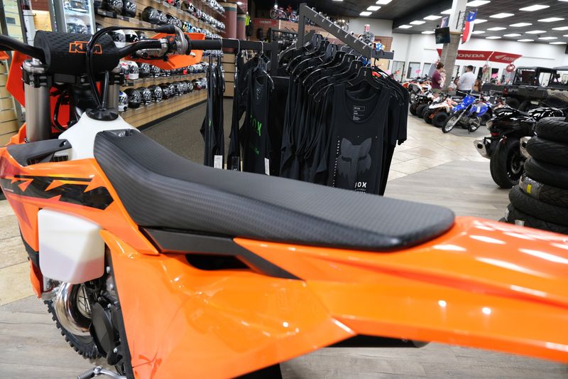 2025 KTM 250XC ORANGEImage 12