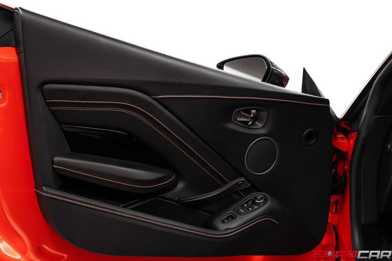 2022 Aston Martin Vantage Roadster *SPECIAL FACTORY PAINT * IMMACULATE CONDITION*Image 28