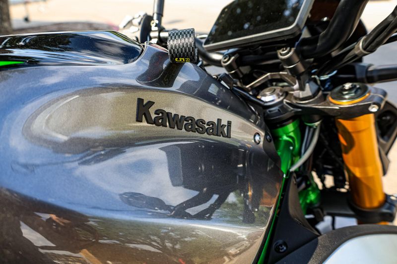 2025 Kawasaki Z900 SE ABS  METALLIC MATTE GRAPHITE GRAY AND EBONY AND METALLIC GRAPHITE GRAY Image 28