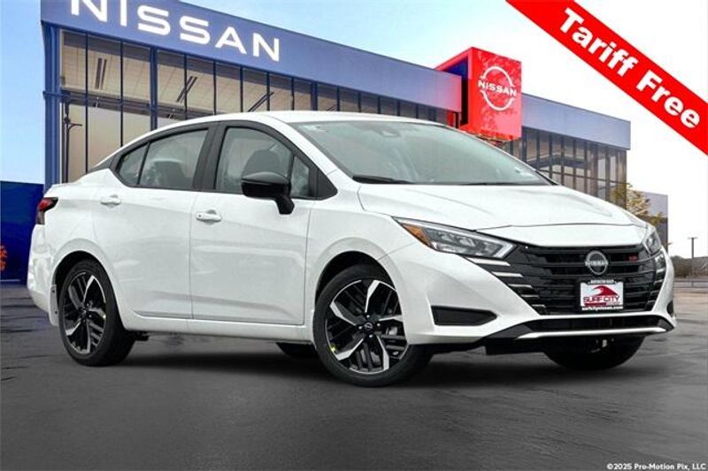 New 2025 Nissan Versa 1.6 SRImage 1