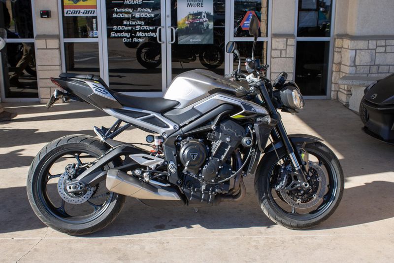 USED 2024 TRIUMPH STREET TRIPLE 765 R Image 1