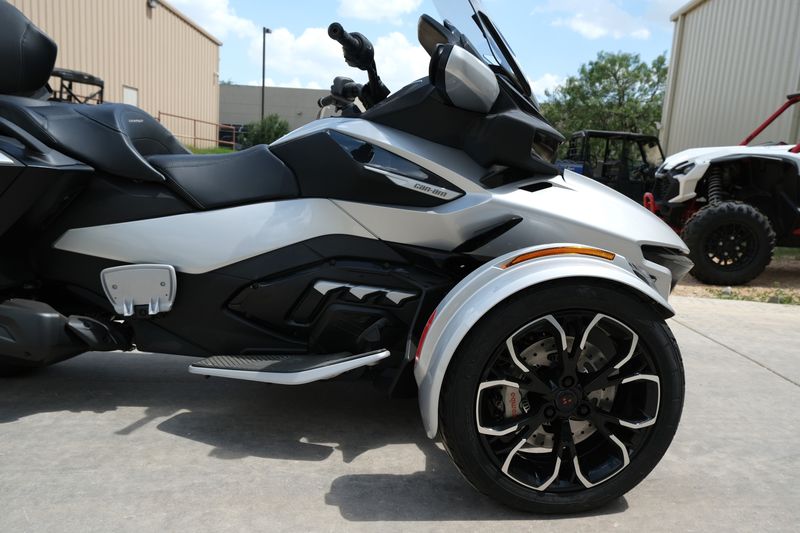 2024 Can-Am SPYDER RT LIMITED HYPER SILVER WITH PLATINUMImage 4