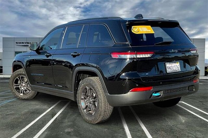 2023 Jeep Cherokee Trailhawk 4xe photo 3