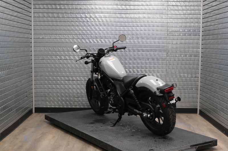 NEW 2026 HONDA REBEL 300 E-CLUTCH Image 4