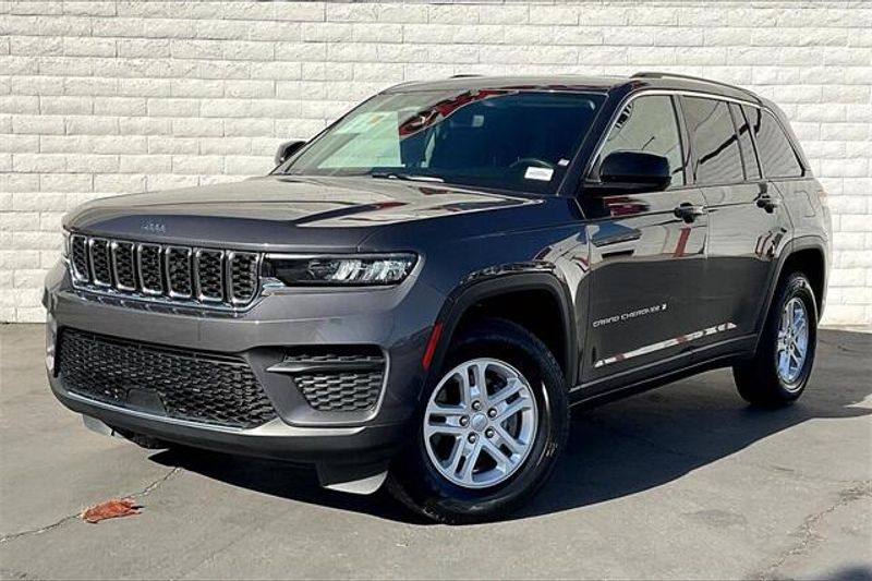 Used 2023 Jeep Grand Cherokee LaredoImage 1
