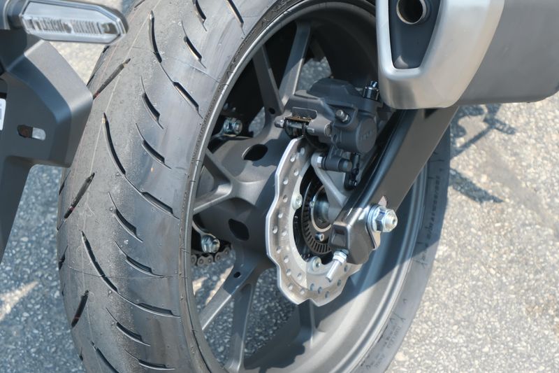 2025 Honda CB300R ABS MATTE BLACK METALLIC Image 20