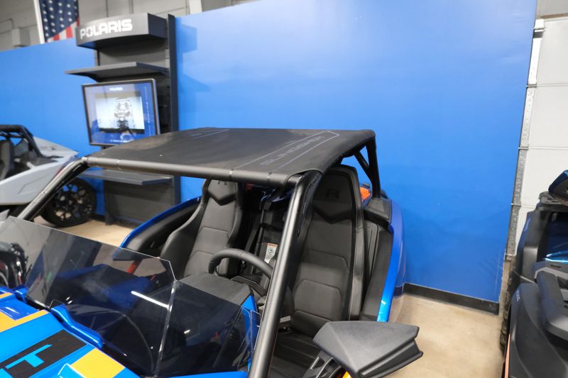 2024 Polaris SLINGSHOT R AUTODRIVE RADAR BLUE FADEImage 6