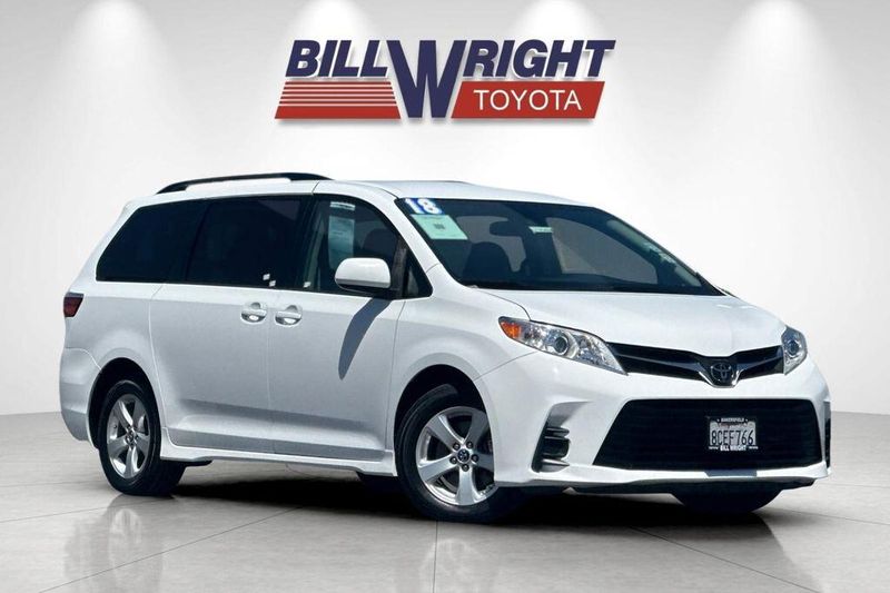 Used 2018 Toyota Sienna LEImage 1