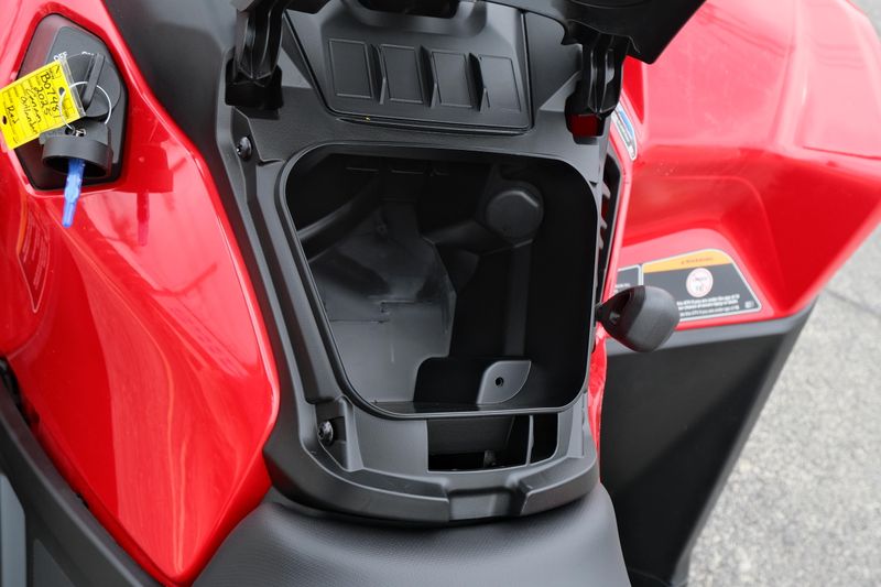 2025 Can-Am OUTLANDER DPS 500 LEGION RED Image 12