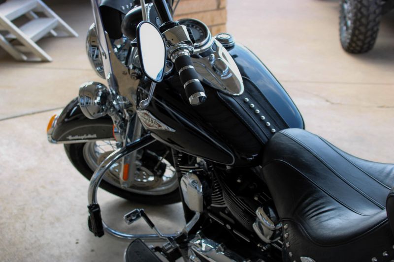 2013 HARLEY HERITAGE SOFTAIL BLACK Image 13