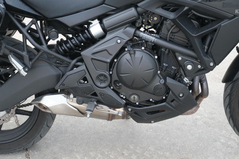 2023 Kawasaki VERSYS 650 LT METALLIC SPARK BLACK AND METALLIC FLAT SPARK BLACK Image 14
