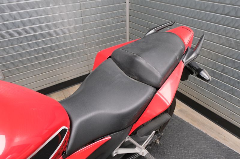 USED 2017 HONDA CBR300R Image 18
