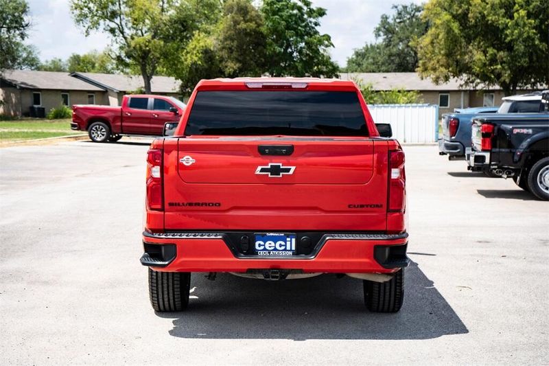2022 Chevrolet Silverado 1500 Custom photo 7