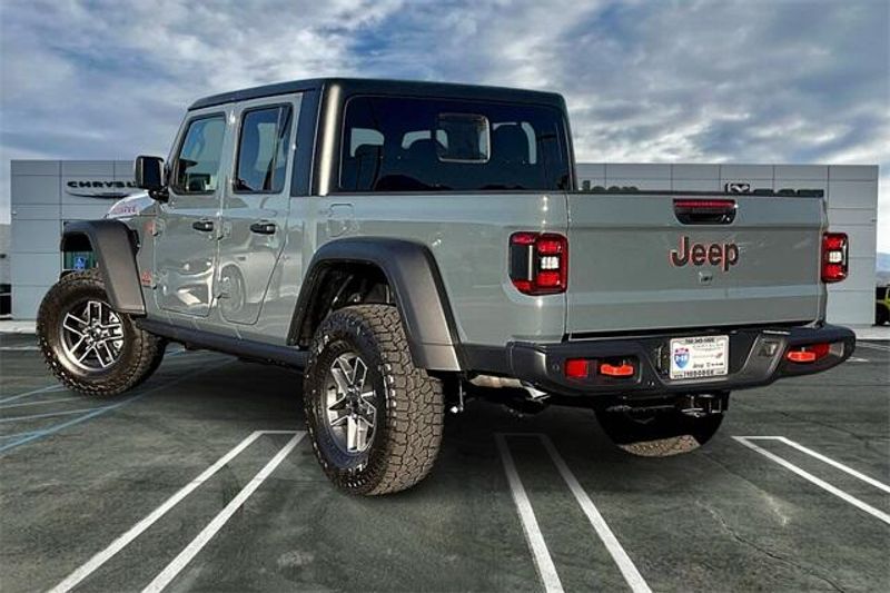 2025 Jeep Gladiator Mojave 4x4Image 2