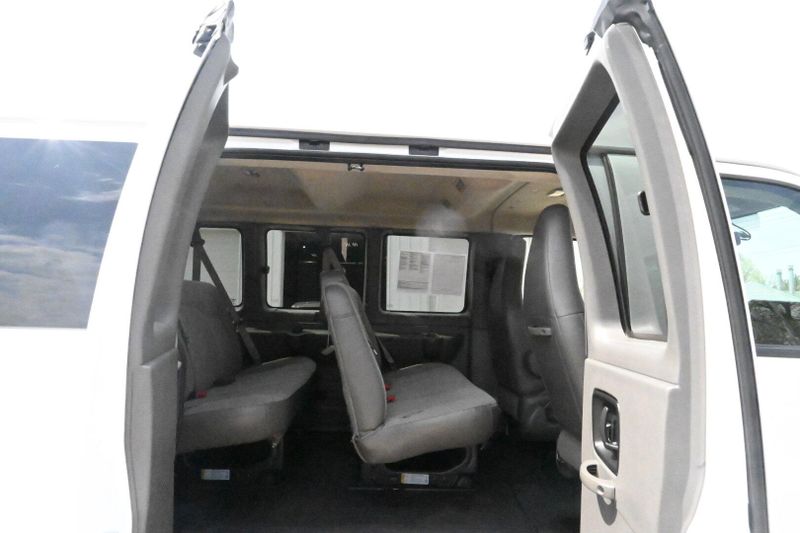 2023 GMC Savana Passenger LSImage 12