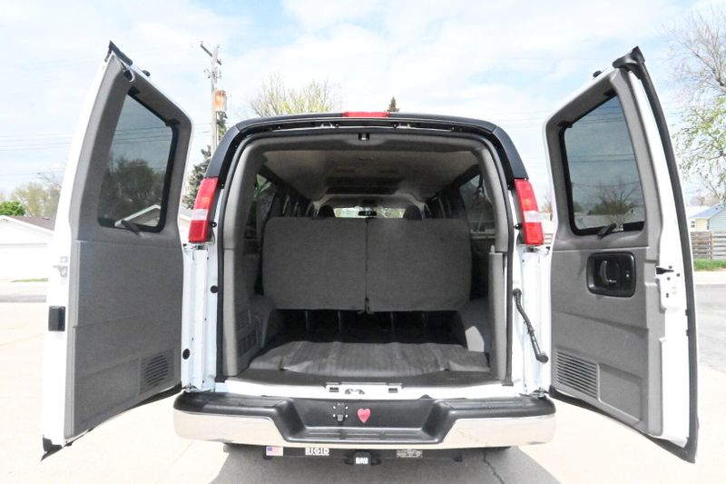 2023 GMC Savana Passenger LSImage 9