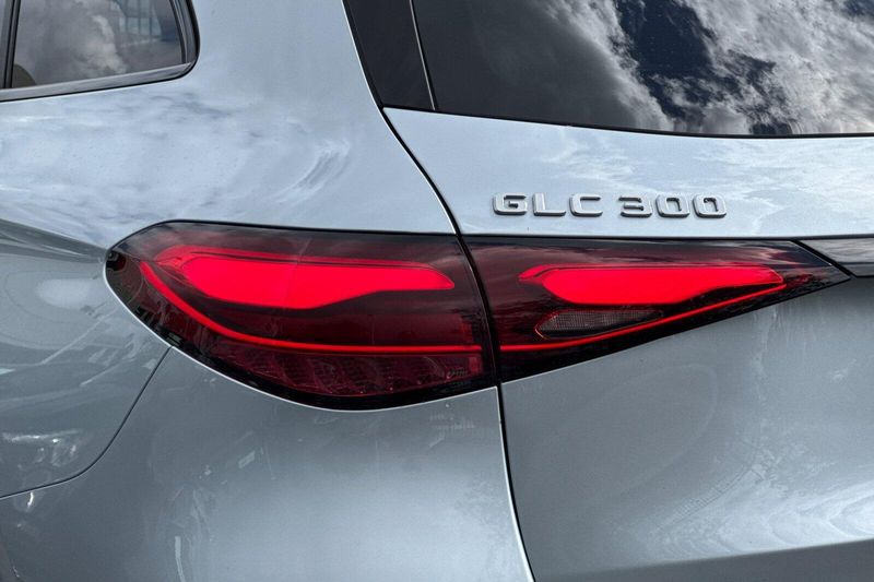 Used 2025 Mercedes-Benz GLC 300Image 33