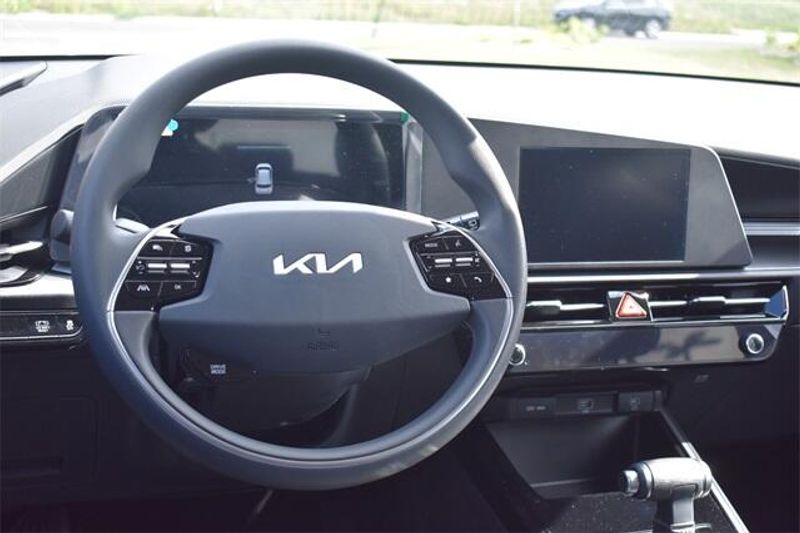 New 2025 Kia Niro LXImage 18