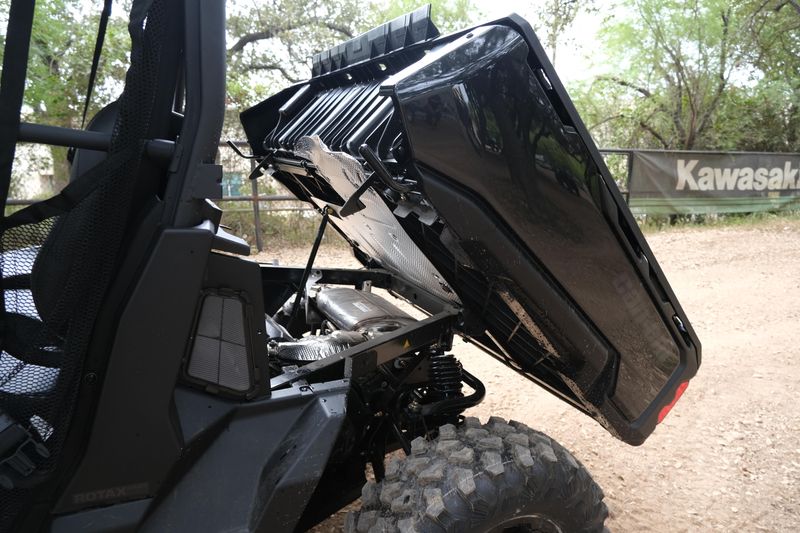 2025 Can-Am DEFENDER MAX LONE STAR HD10 STEALTH BLACKImage 2