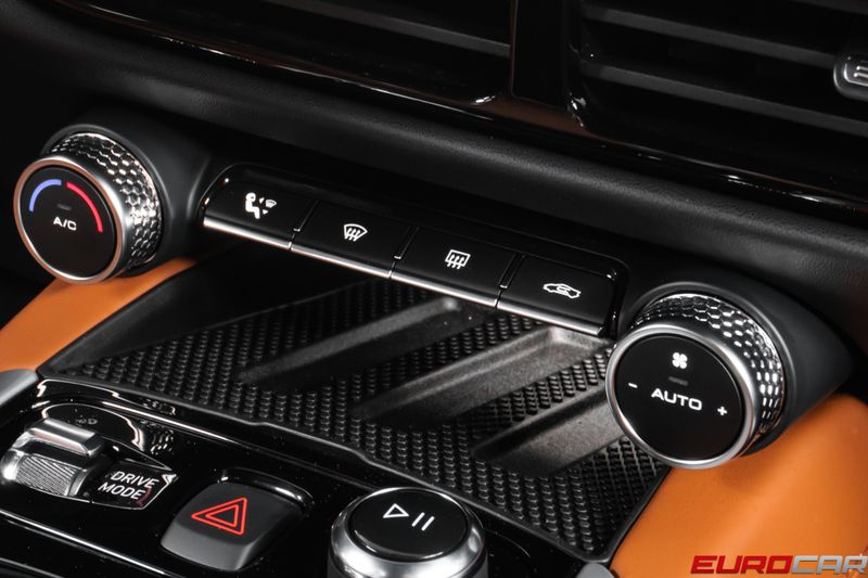 2025 Lotus Emira V6Image 32