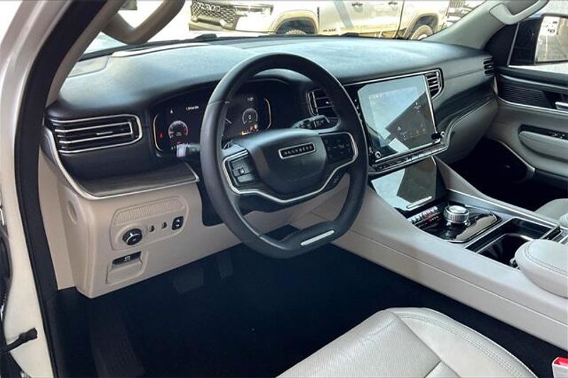 2023 Jeep Wagoneer Series IIIImage 14