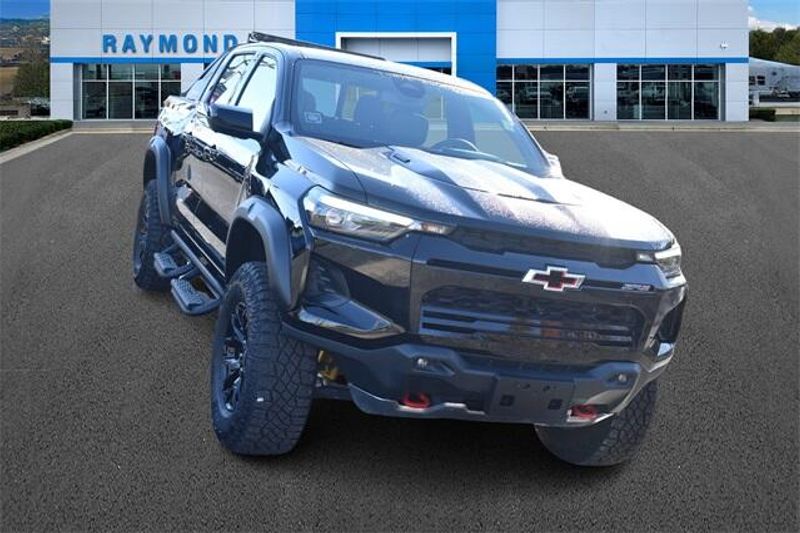 Used 2025 Chevrolet Colorado ZR2Image 9