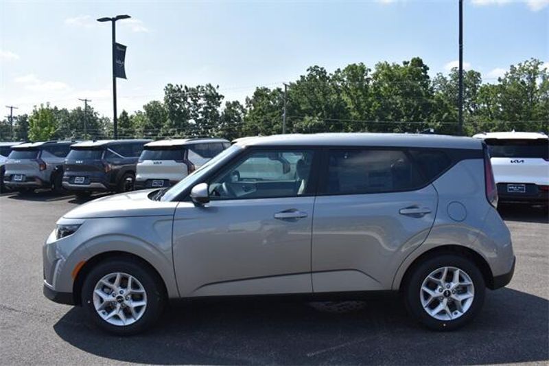 New 2025 Kia Soul LXImage 6
