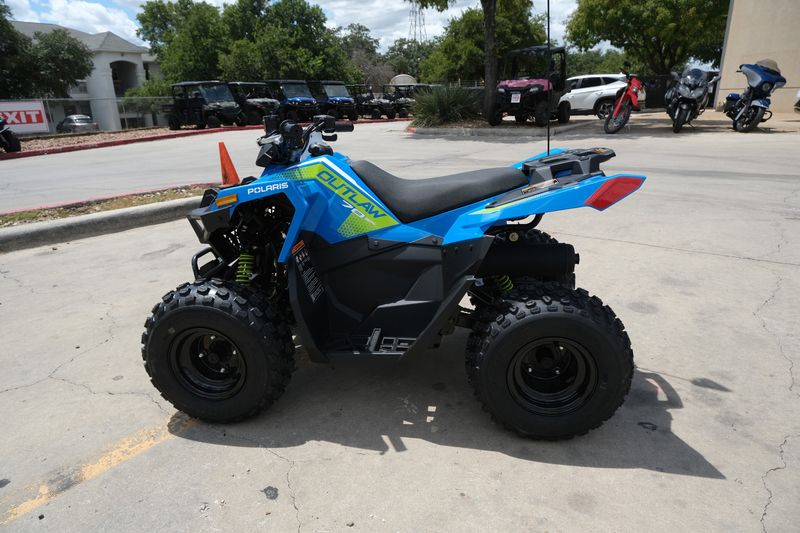 2025 Polaris OUTLAW 70 EFI VELOCITY BLUE AND LIFTED LIMEImage 17