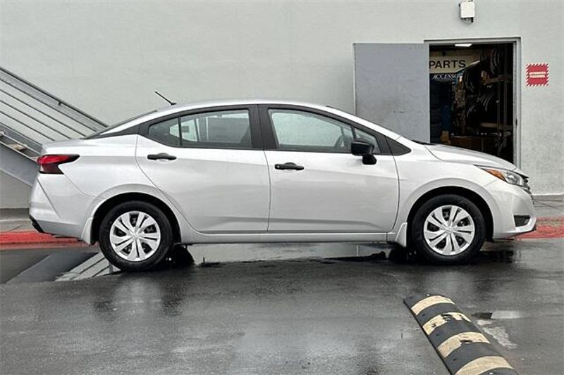 2025 Nissan Versa 1.6 SImage 2