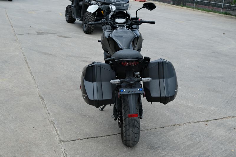 2023 Kawasaki VERSYS 650 LT METALLIC SPARK BLACK AND METALLIC FLAT SPARK BLACK Image 5