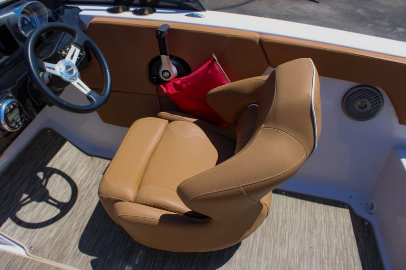 2019 GLASTRON 205 GTD Image 4