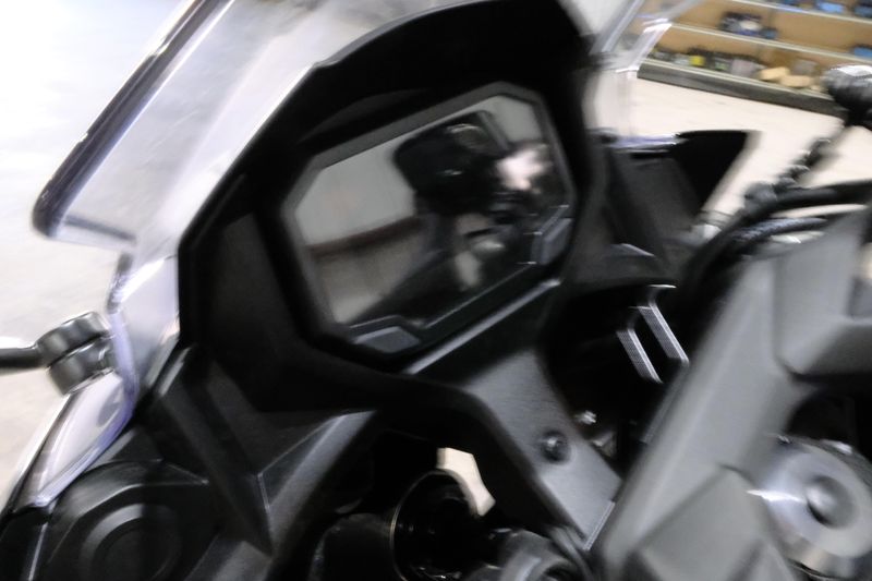 2025 Kawasaki NINJA 650 METALLIC SPARK BLACK AND METALLIC FLAT SPARK BLACK Image 3