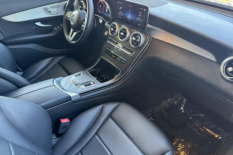 Used 2022 Mercedes-Benz GLC 300Image 18