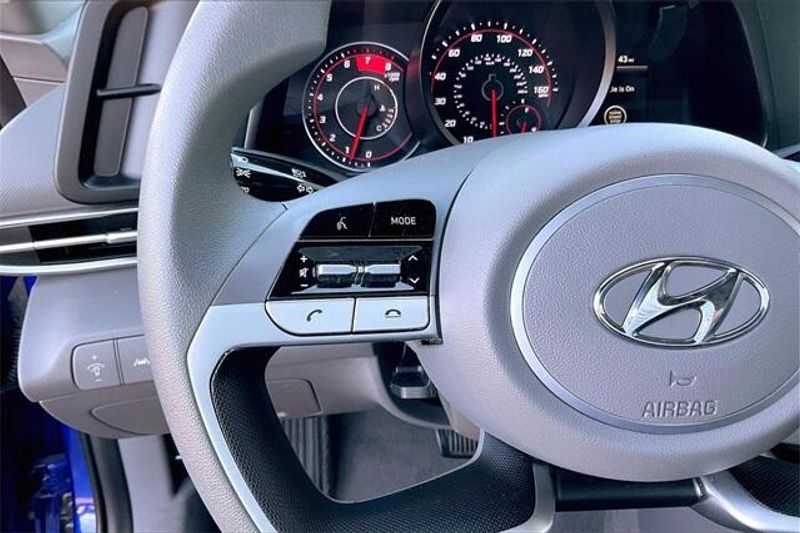 Used 2023 Hyundai Elantra SELImage 18