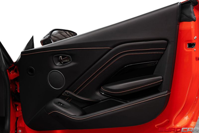 2022 Aston Martin Vantage Roadster *SPECIAL FACTORY PAINT * IMMACULATE CONDITION*Image 27