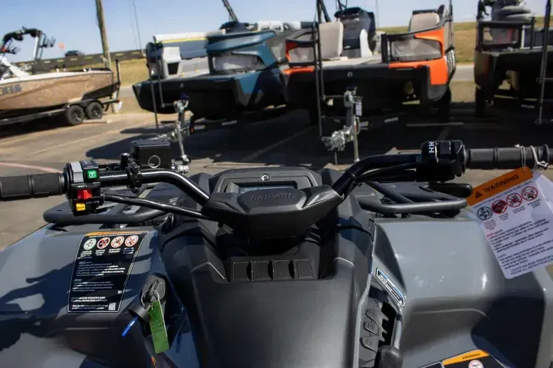 2025 Can-Am OUTLANDER DPS 500 GRANITE GREY Image 6