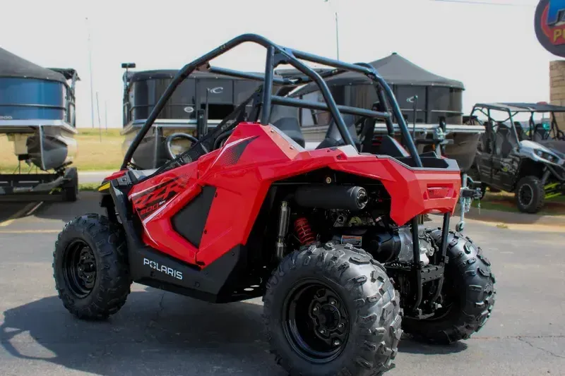 2025 Polaris RZR 200 EFI INDY RED Image 4