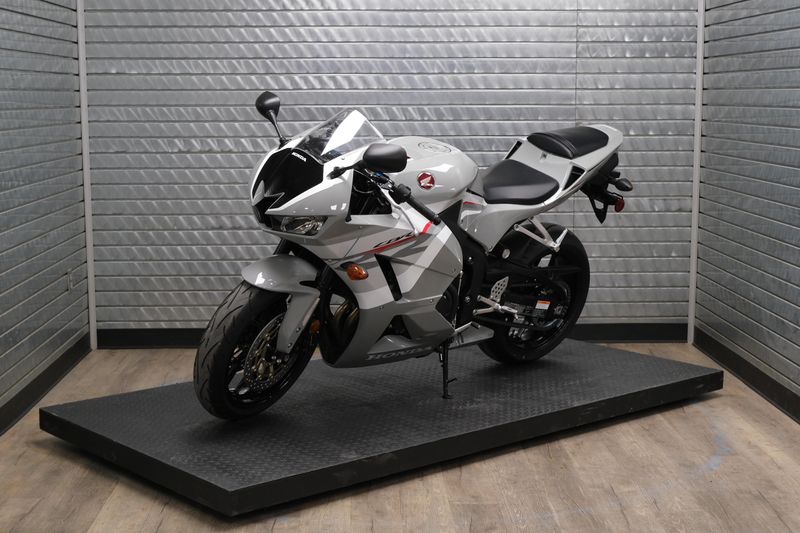 NEW 2026 HONDA CBR600RR Image 7