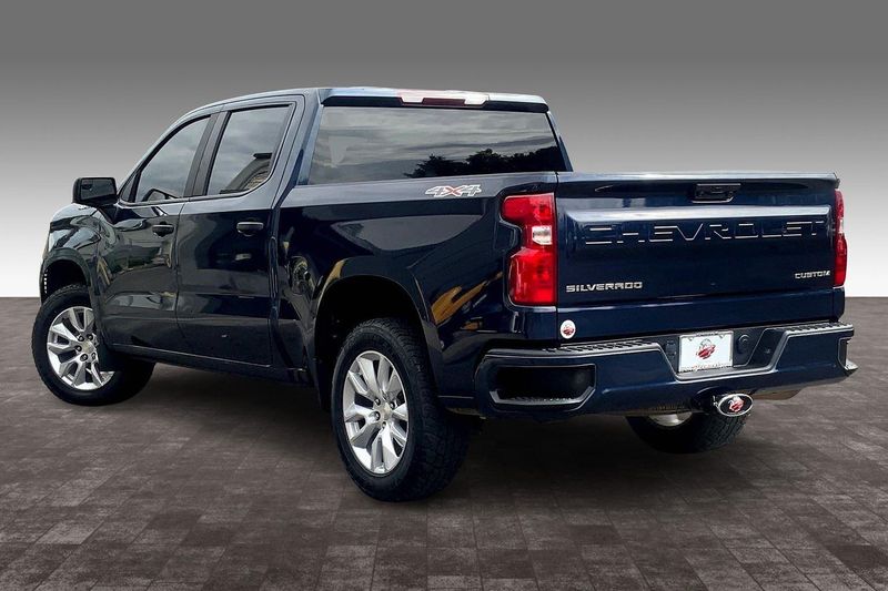 2022 Chevrolet Silverado 1500 Custom photo 10