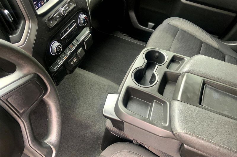 2022 Chevrolet Silverado 1500 Custom photo 16