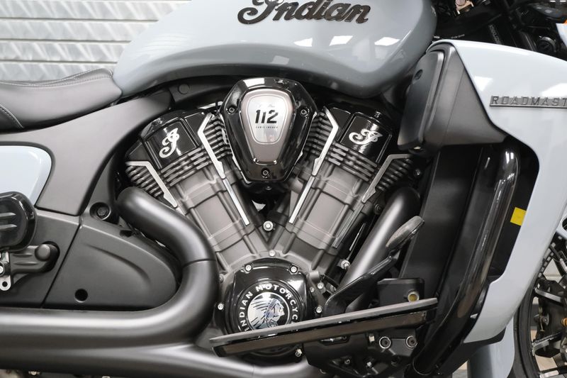 NEW 2025 INDIAN MOTORCYCLE ROADMASTER POWERPLUS DARK HORSE Image 11