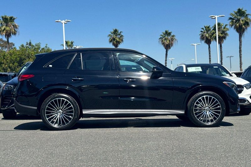 Used 2025 Mercedes-Benz GLC 300Image 3