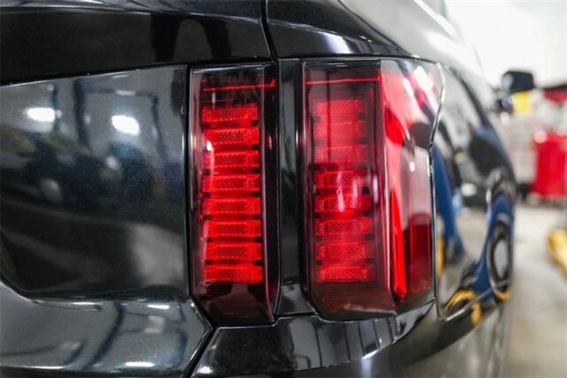 Used 2023 Kia Sorento Hybrid EXImage 9