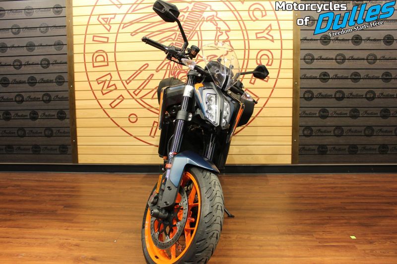 2023 KTM 890 DUKE R Image 3