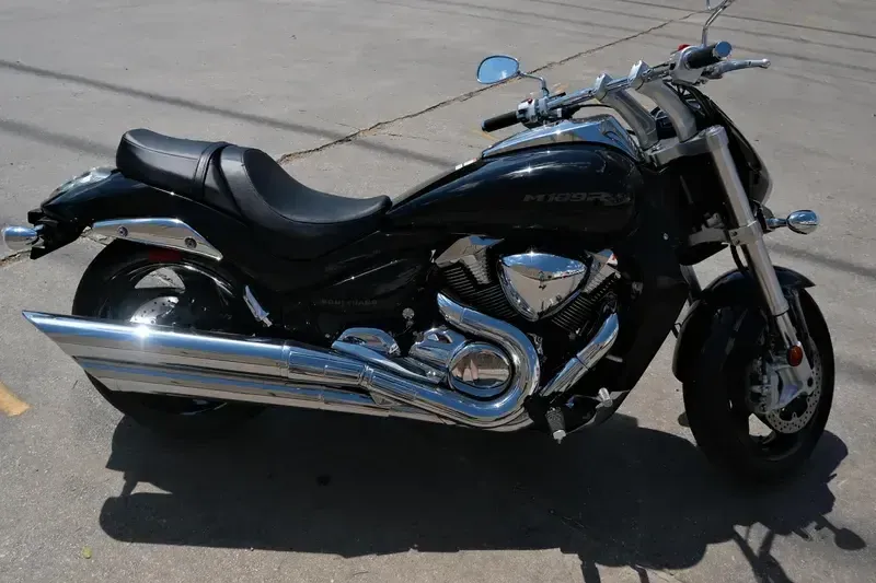 NEW 2025 SUZUKI BOULEVARD M109R Image 2