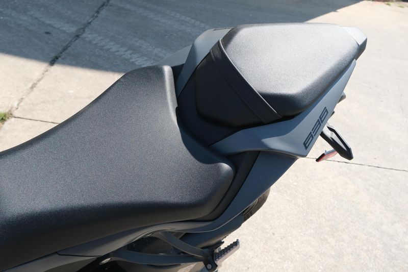 USED 2025 KAWASAKI NINJA ZX6R ABS Image 13