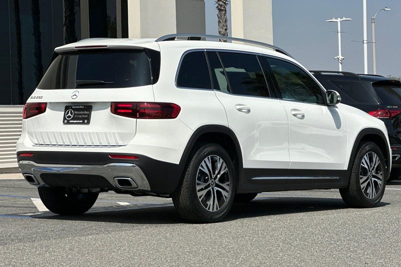 New 2026 Mercedes-Benz GLB 250Image 4
